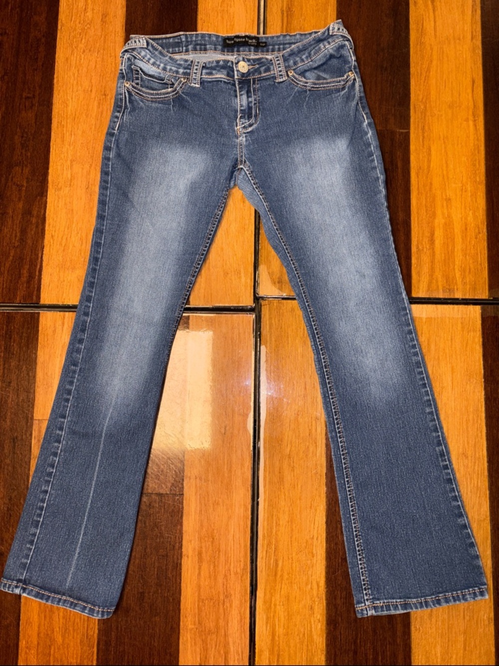 Women's Curvy Jeans in Medium Blue Wash